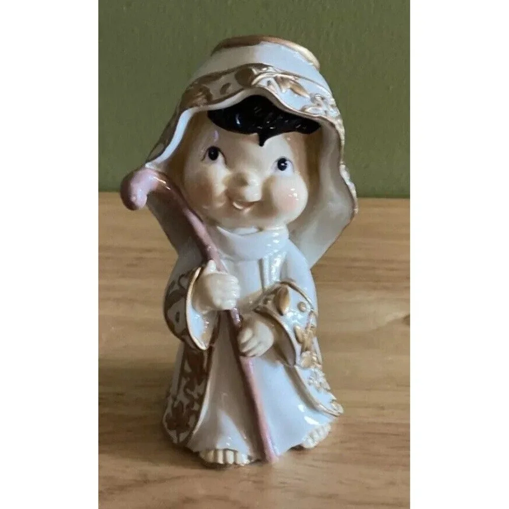 Ceramic‎ Nativity Set Small, 10 Pieces, Unbranded, White And Gold,